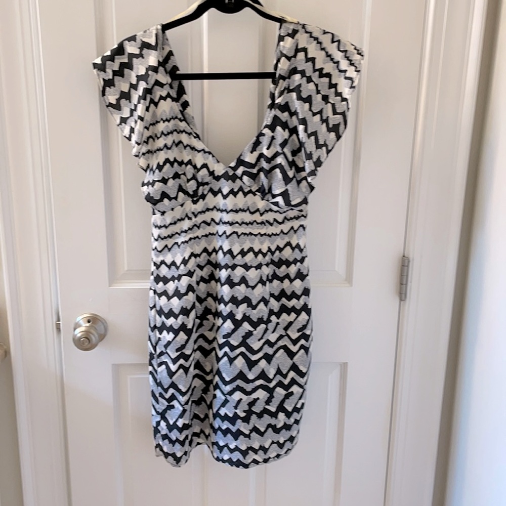 Black and white V-neck cocktail Dress- SMALL